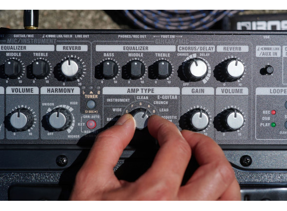 <b>BOSS CUBE STREET II BLACK Coluna Portátil Stereo preta Alimentação Pilhas Multi-efeitos MULTI-INSTRUMENTOS BEST-SELLER</b>