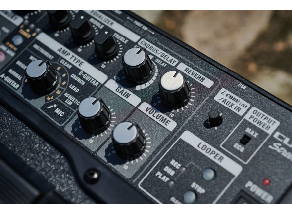 <b>BOSS CUBE STREET II BLACK Coluna Portátil Stereo preta Alimentação Pilhas Multi-efeitos MULTI-INSTRUMENTOS BEST-SELLER</b>