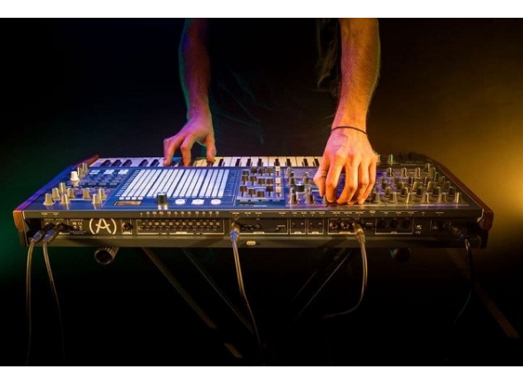 arturia-matrixbrute_5b58ac4705f52.jpg