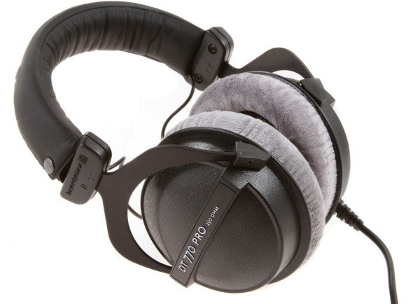 beyerdynamic-dt-770-pro-250-ohm_63fce474a8446.jpg