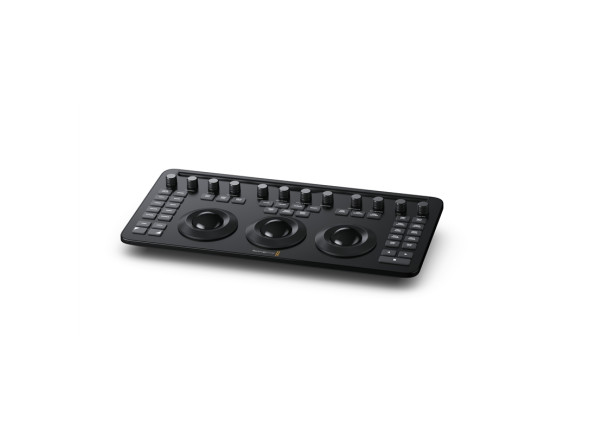 blackmagic-design-resolve-micro-color-panel-en_69148075dc630.jpg