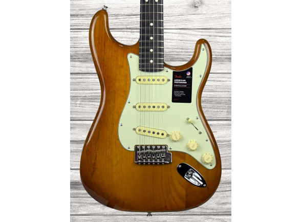 Ver mais informações do  Fender American Perf Stratocaster RW Honey Burst 