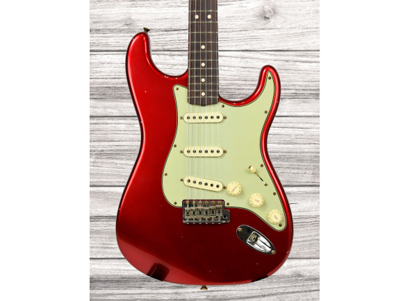 Fender Custom Shop Limited Edition 63 Stratocaster Journeyman Candy Apple Red<b>Made in USA</b> Corpo: Alder Braço: Rift Sawn Maple <b>Perfil do braço: 60 Style Oval Fender Custom Shop Limited Edition 63 Stratocaster Journeyman Candy Apple Red<b>Made in USA</b> Corpo: Alder Braço: Rift Sawn Maple <b>Perfil do braço: 60 Style Oval