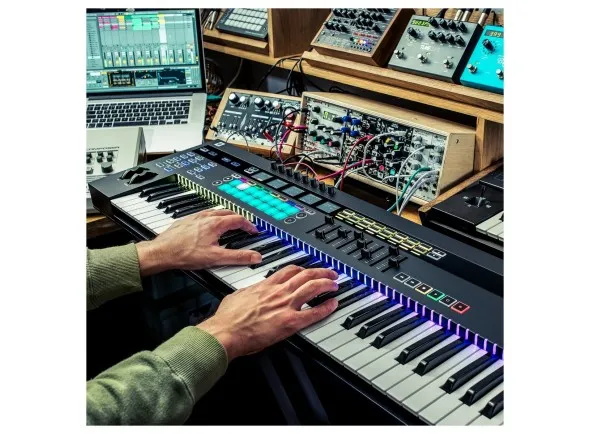 novation-61sl-mkiii_5f1eec730451d.webp