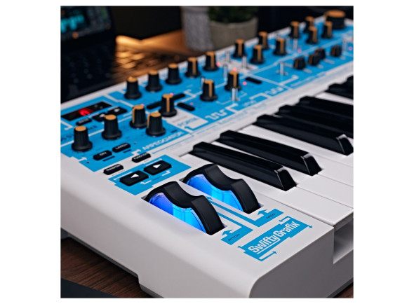 novation-bass-station-ii-swifty-edition_68dbd4c926b9a.jpg