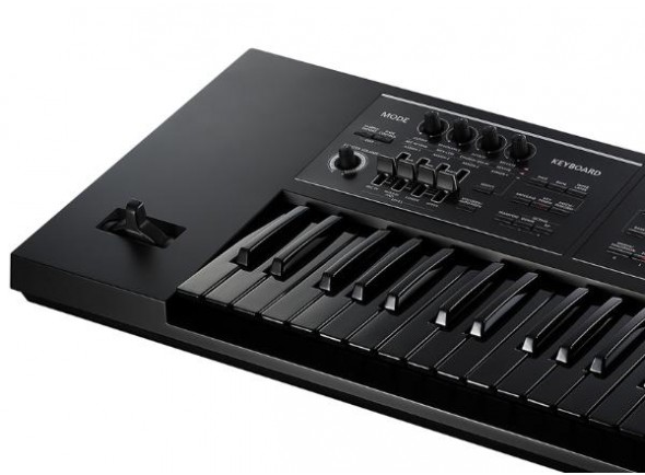 roland-juno-ds-61b-black-edition_5f119d8425d8a.jpg