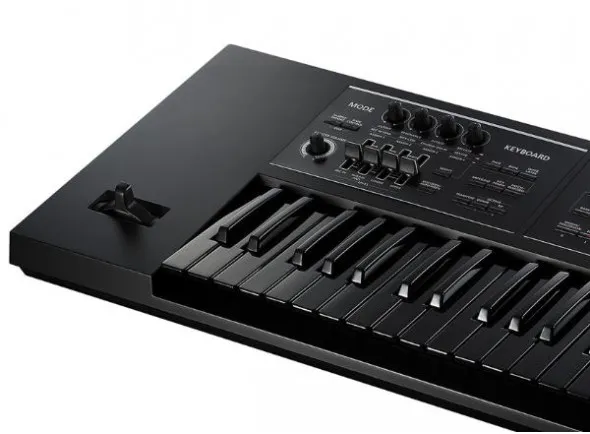roland-juno-ds-61b-black-edition_5f119d8425d8a.webp