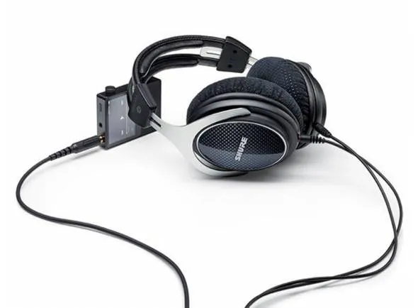 shure-srh1540_5a81880c8373e.webp