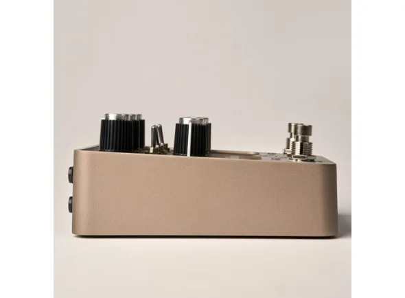 universal-audio-golden-reverberator-pedal_6061931e060a6.webp