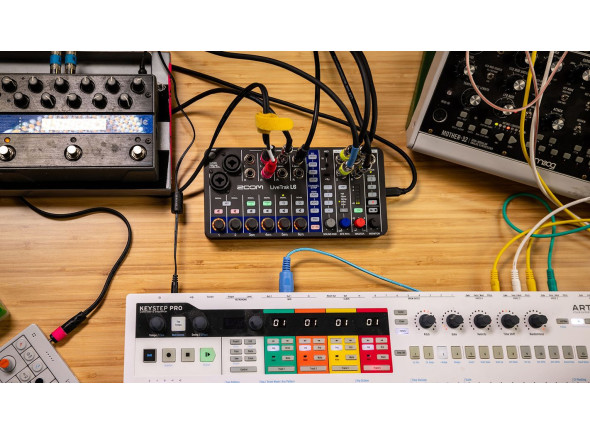 Zoom  LiveTrak L6